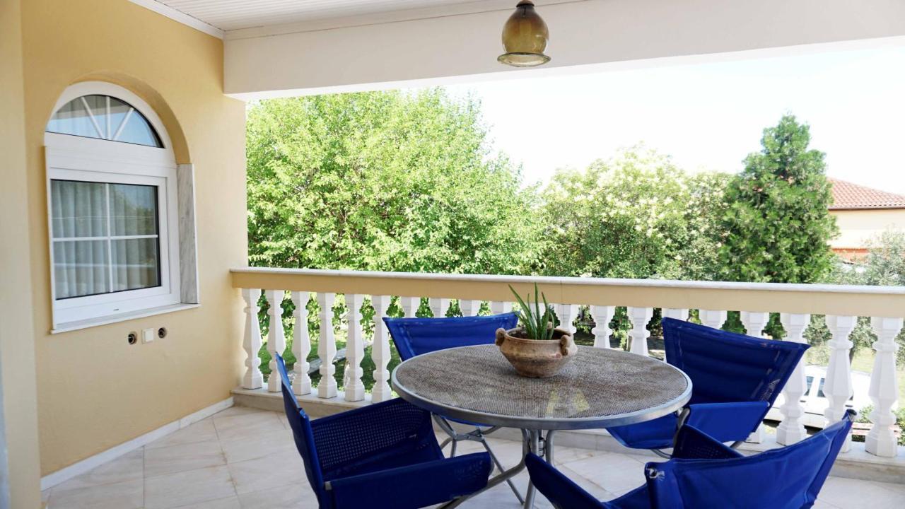 Villa Karras Vrasná المظهر الخارجي الصورة