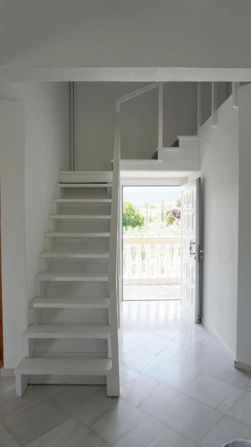 Villa Karras Vrasná المظهر الخارجي الصورة
